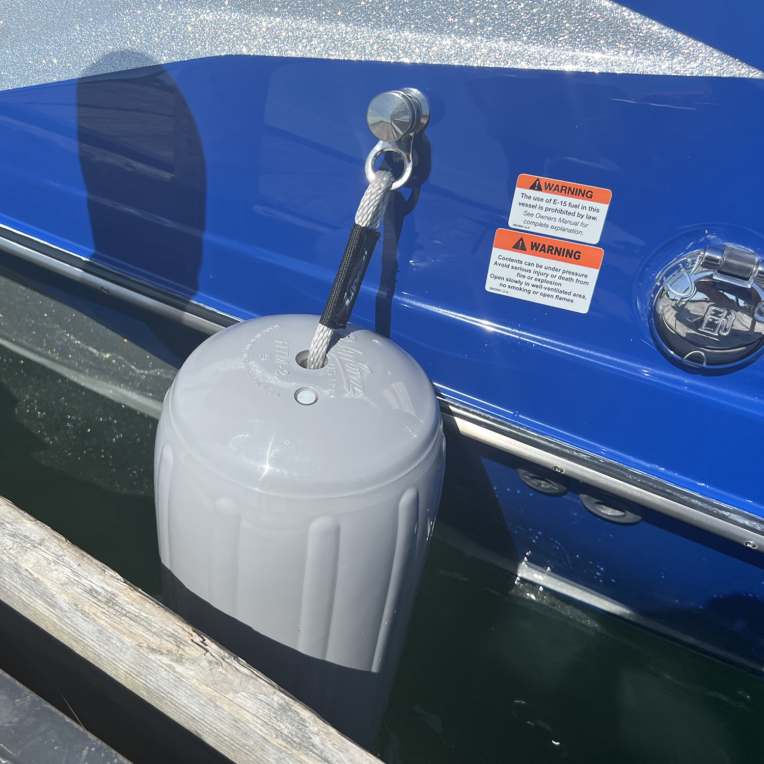 Sewn QR fender cleat with platinum rope and small fender – QRFB027PL1PL5182 Product Image 1